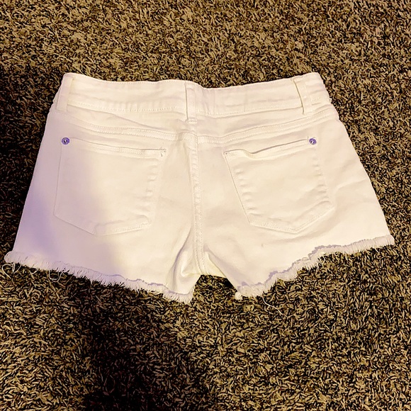 Levi’s shorts, size:7, color:white - Picture 2 of 2